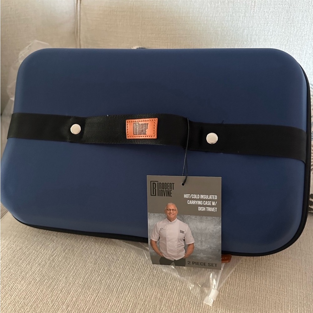 HOT/COLD INSULATED
CARRYING CASE W/ DISH TRIVET 2 PIECE